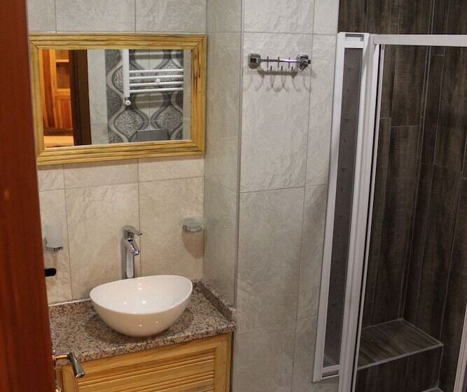 اتاق خانوادگی, Duran Aga Konagi