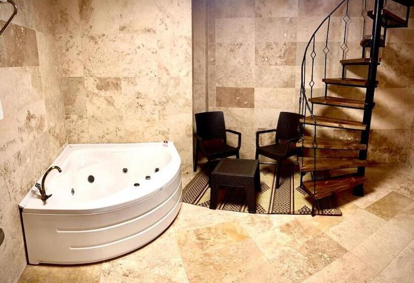 סוויטת דופלקס, Balloon Cave