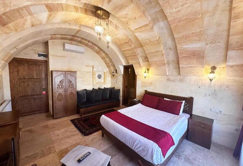 חדר דלוקס לשלושה, Balloon Cave