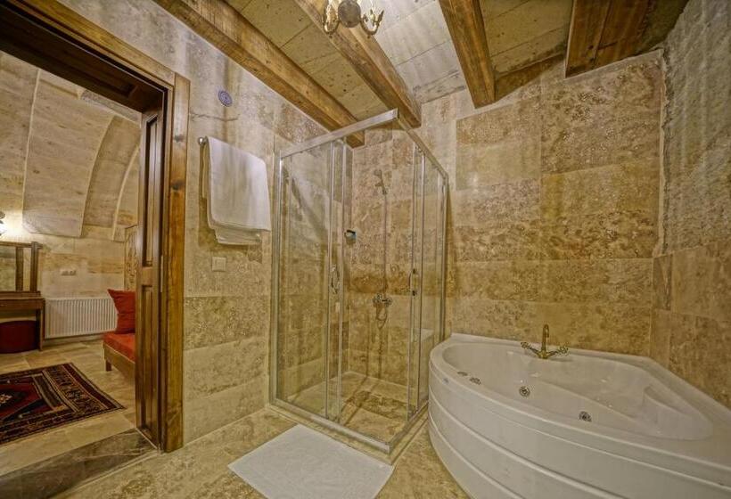 חדר דלוקס לשלושה, Balloon Cave