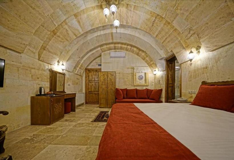 חדר דלוקס לשלושה, Balloon Cave