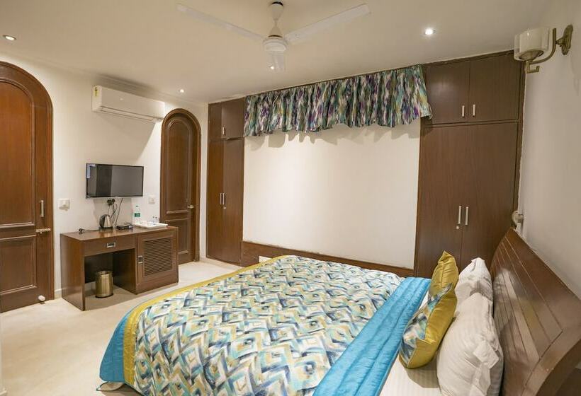 Королевский Номер, Narmade River View Resort