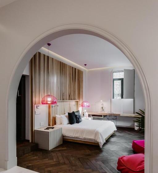 Люкс, Tá Hotel De Diseño