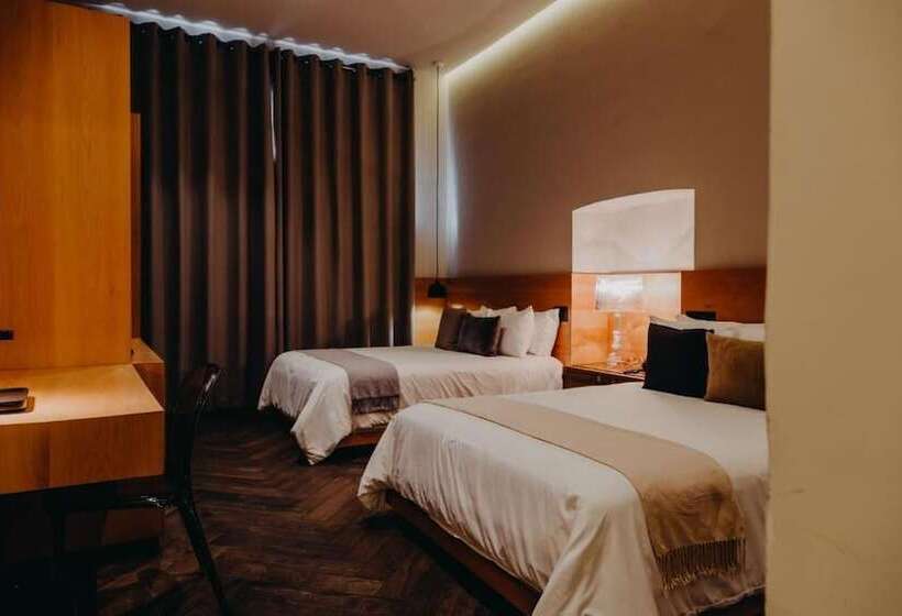 اتاق لوکس, Tá Hotel De Diseño