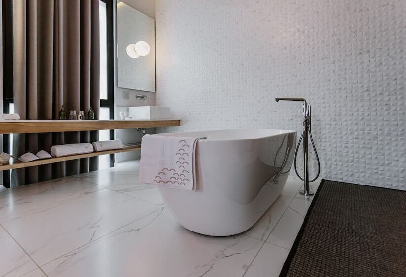 Люкс, Tá Hotel De Diseño