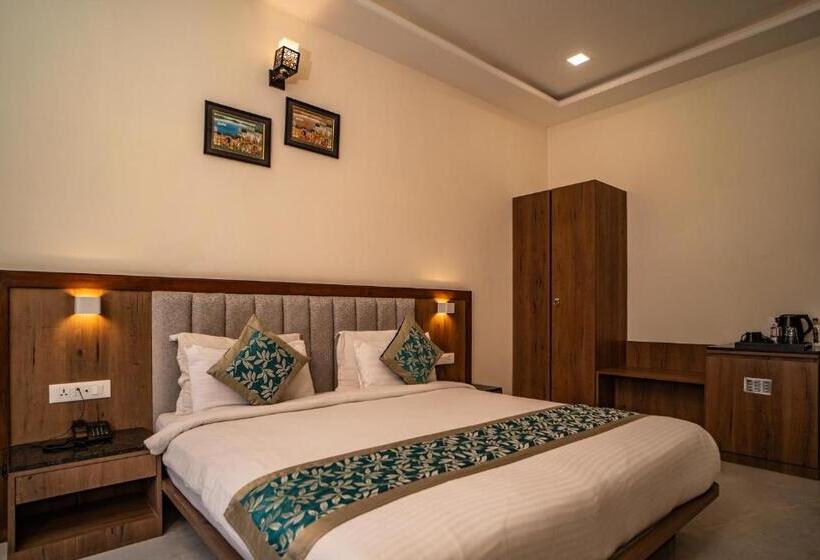 חדר דחוקס עם מיטת קינג, Rabbit Ratnam By Udaipur Hotels