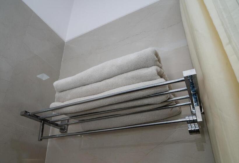 חדר דחוקס עם מיטת קינג, Rabbit Ratnam By Udaipur Hotels