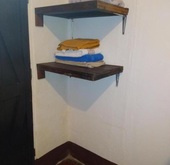 اتاق خانوادگی, Acatenango Inn