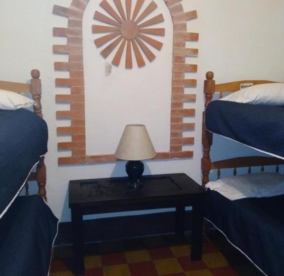اتاق خانوادگی, Acatenango Inn