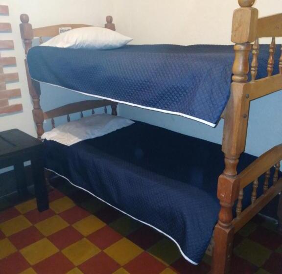 اتاق خانوادگی, Acatenango Inn