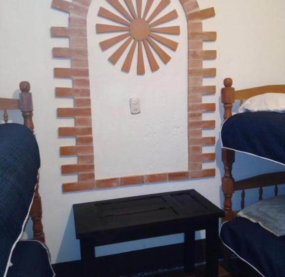 اتاق خانوادگی, Acatenango Inn