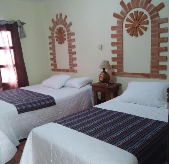 اتاق استاندارد سه نفره, Acatenango Inn