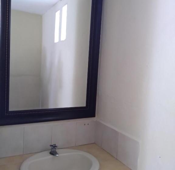 اتاق استاندارد سه نفره, Acatenango Inn