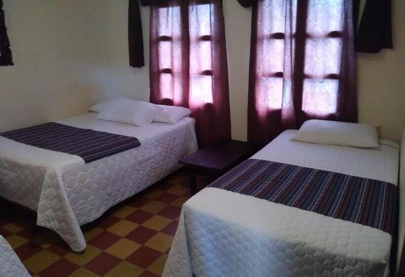اتاق استاندارد سه نفره, Acatenango Inn