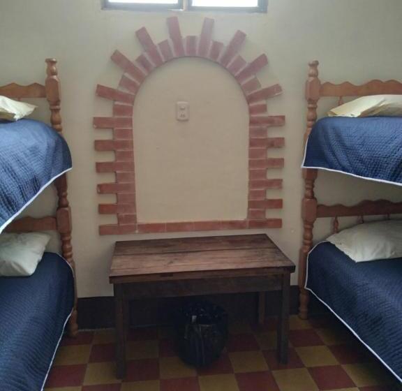 اتاق خانوادگی با سرویس بهداشتی مشترک, Acatenango Inn