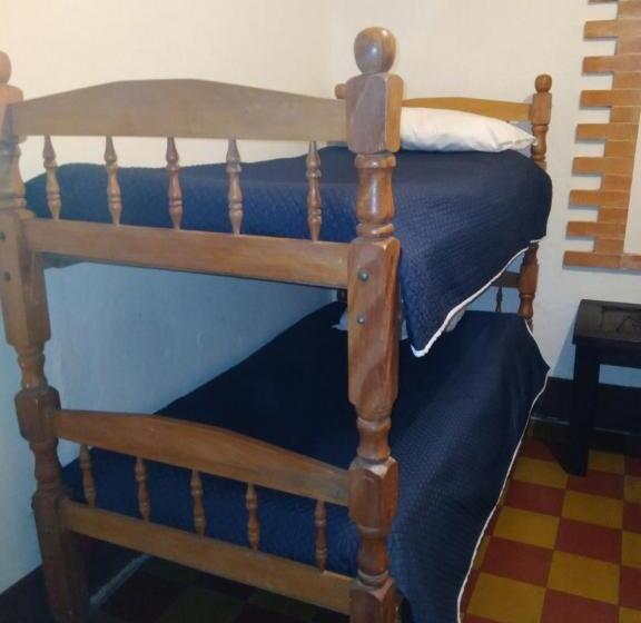 اتاق خانوادگی, Acatenango Inn