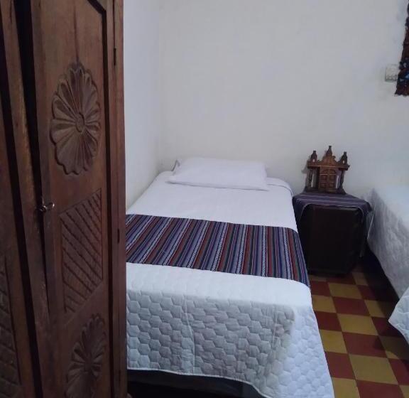 اتاق استاندارد سه نفره, Acatenango Inn