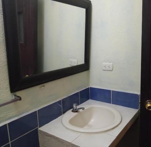 اتاق استاندارد سه نفره, Acatenango Inn