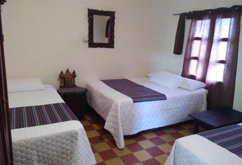 اتاق استاندارد سه نفره, Acatenango Inn