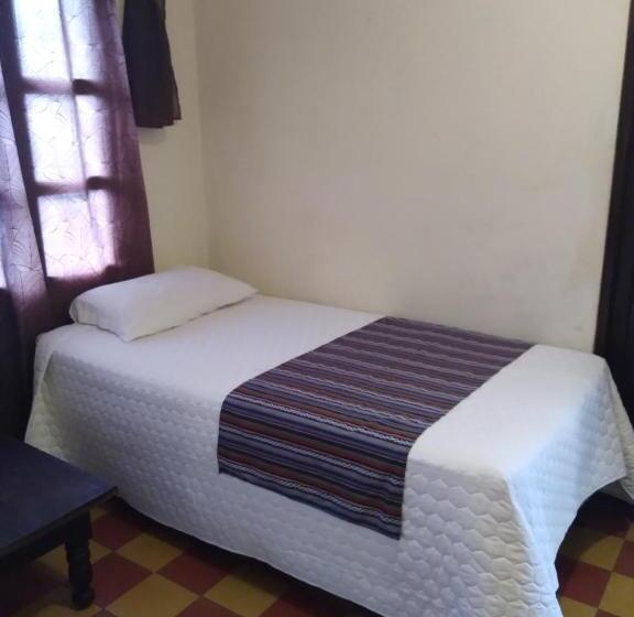 اتاق استاندارد سه نفره, Acatenango Inn