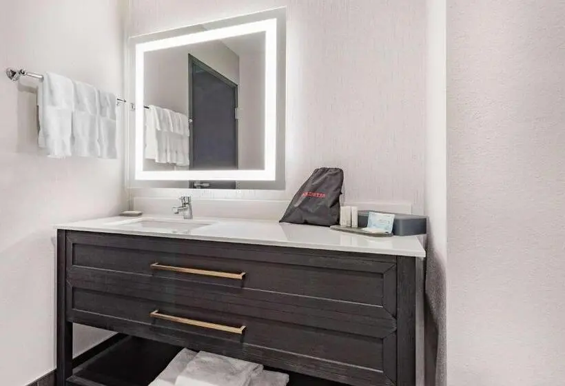 Standard-huone King-vuode, Laquinta Suites By Wyndham South Bend Notre Dame Area