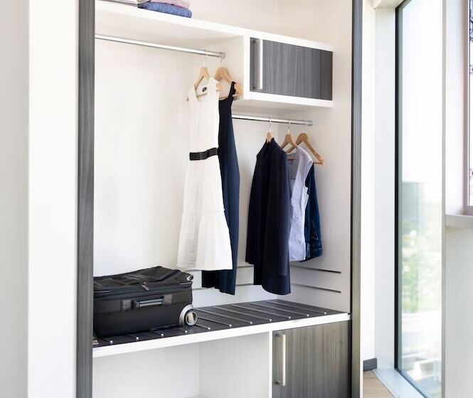 اتاق سوپریور, Life