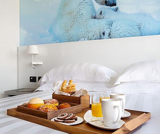 اتاق لوکس, Life