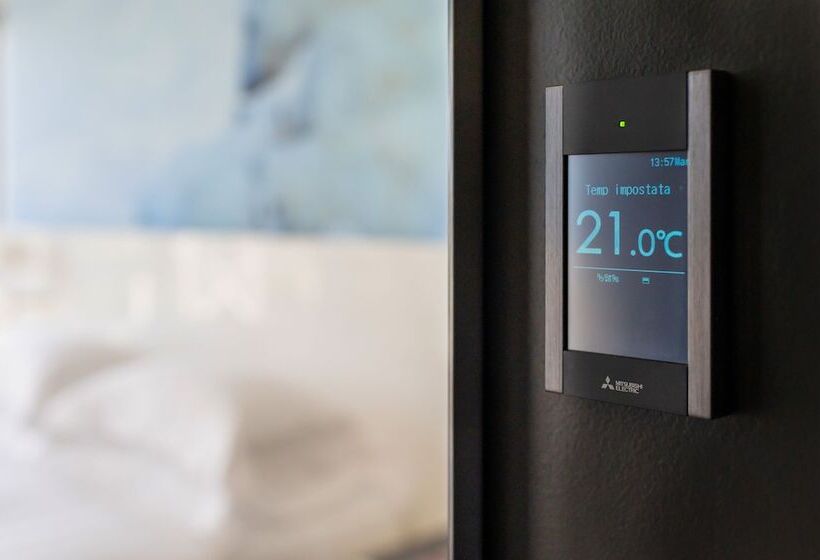 اتاق لوکس, Life