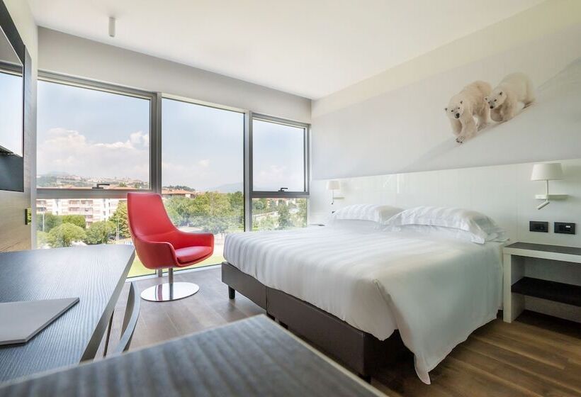 اتاق لوکس, Life