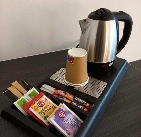 اتاق لوکس, Life