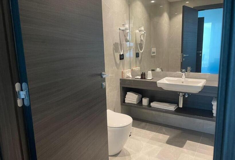 سوییت خانوادگی, Life