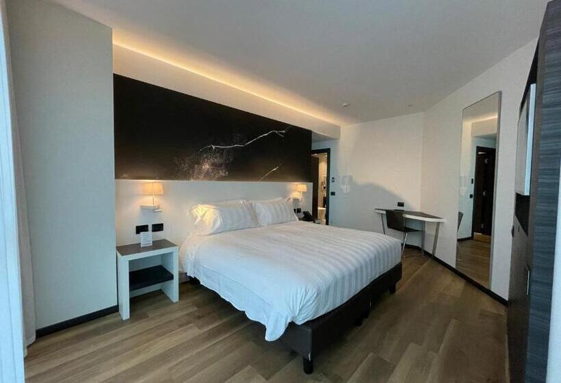 سوییت خانوادگی, Life