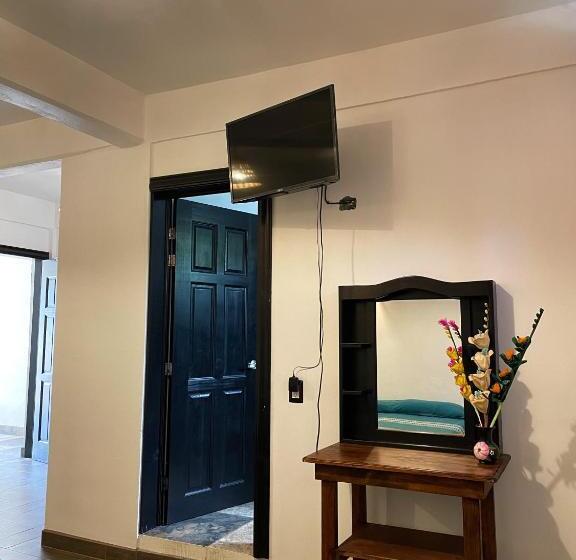 غرفة قياسية مطلة على الجبل, Yubazuu