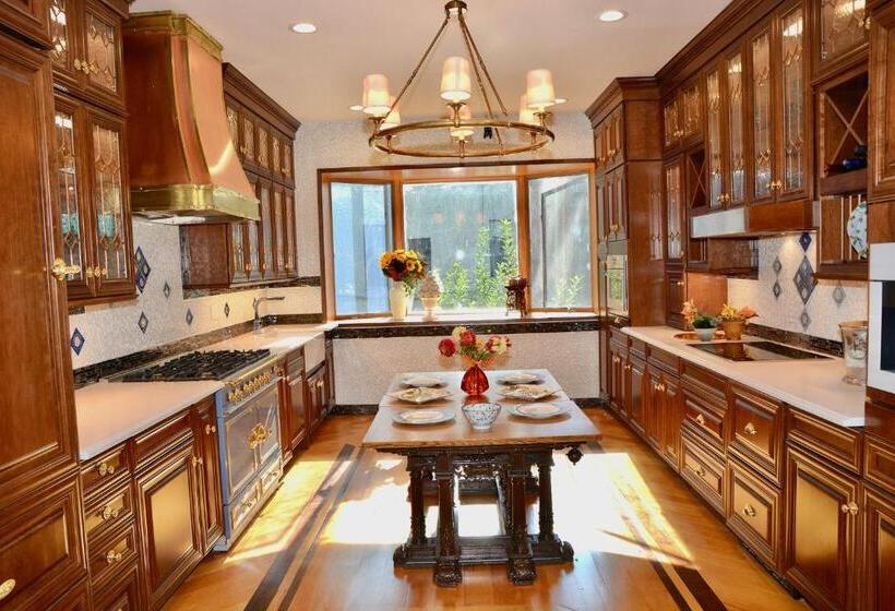 غرفة قياسية مطلّة علي الحديقة, Northern Lights Mansion