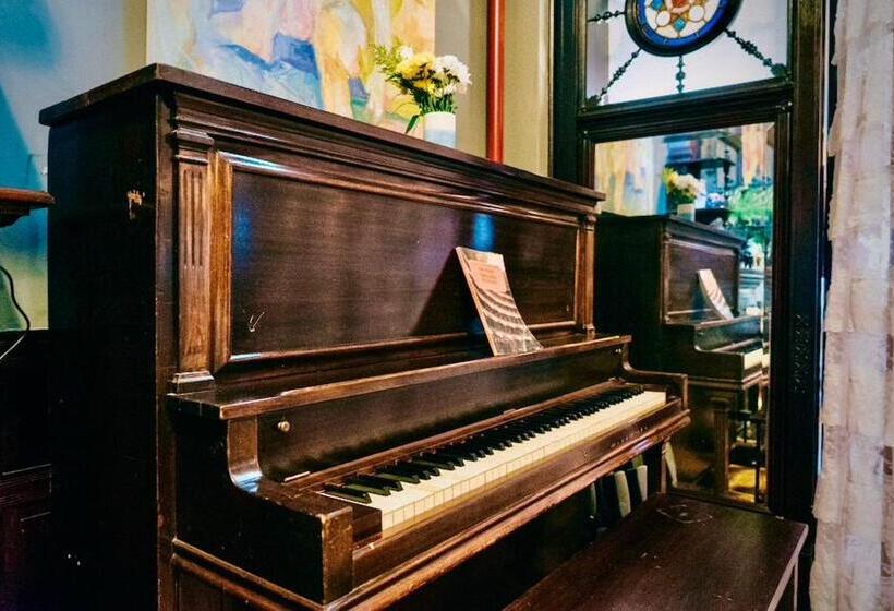 غرفة قياسية مطلّة علي الحديقة, Northern Lights Mansion