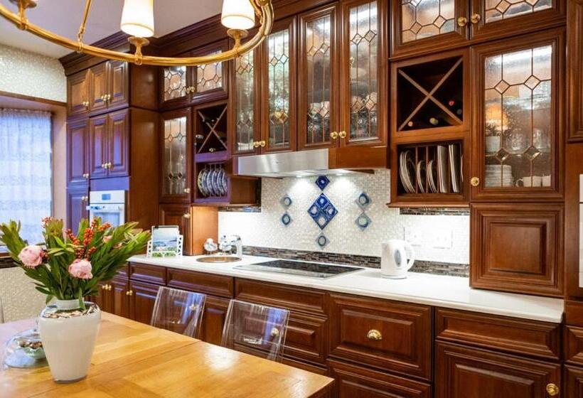 جناح مزود بجاكوزى, Northern Lights Mansion