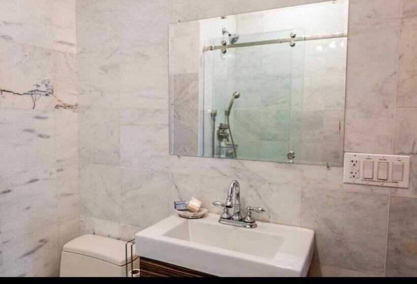 غرفة قياسية مطلة على المدينة, Northern Lights Mansion