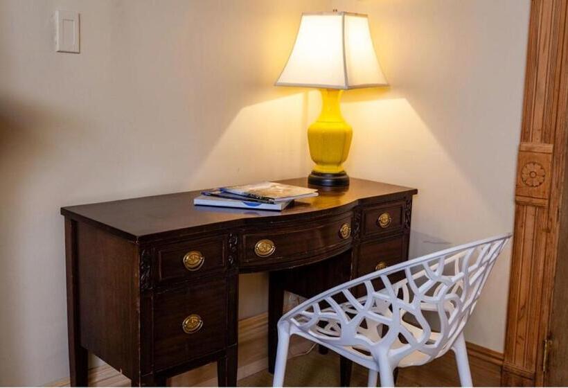 غرفة قياسية مطلة على المدينة, Northern Lights Mansion