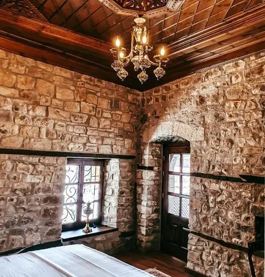 اتاق لوکس با بالکن, Beratino