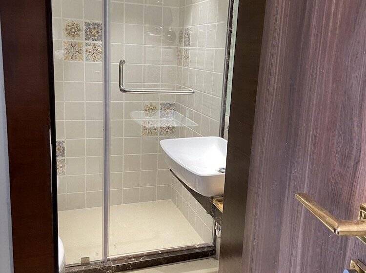 전망이 좋은 클럽실, Grand Victoria The Fern Resort & Spa, Panchgani