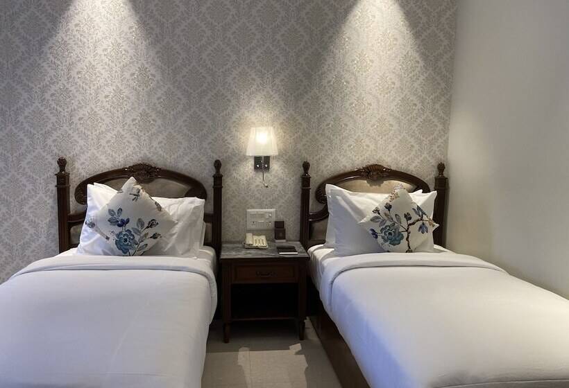 전망이 좋은 클럽실, Grand Victoria The Fern Resort & Spa, Panchgani