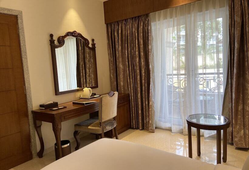 전망이 좋은 클럽실, Grand Victoria The Fern Resort & Spa, Panchgani