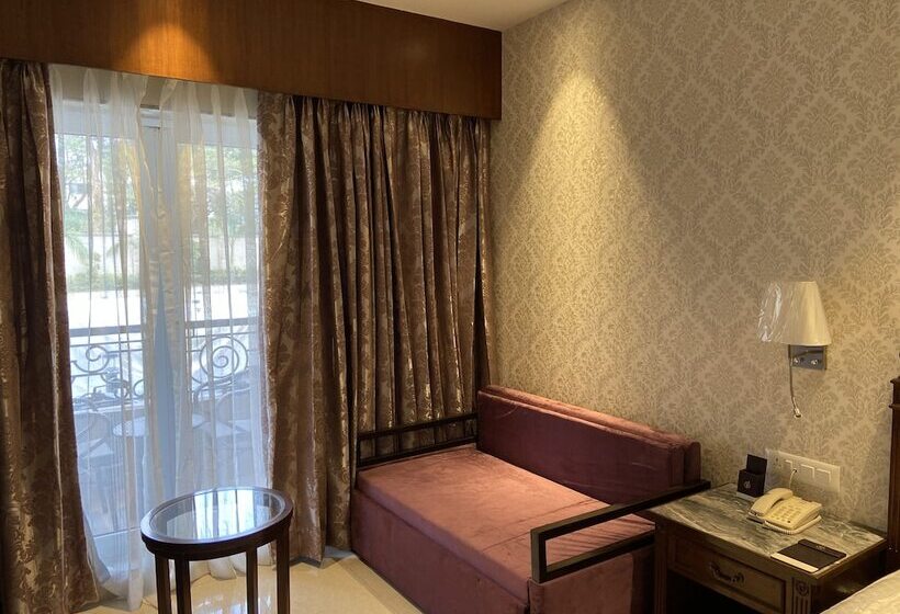 景观俱乐部房间, Grand Victoria The Fern Resort & Spa, Panchgani