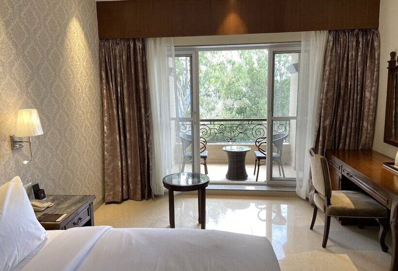 חדר קלאב עם נופים, Grand Victoria The Fern Resort & Spa, Panchgani