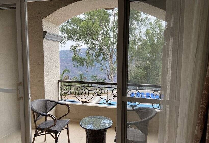 景观俱乐部房间, Grand Victoria The Fern Resort & Spa, Panchgani