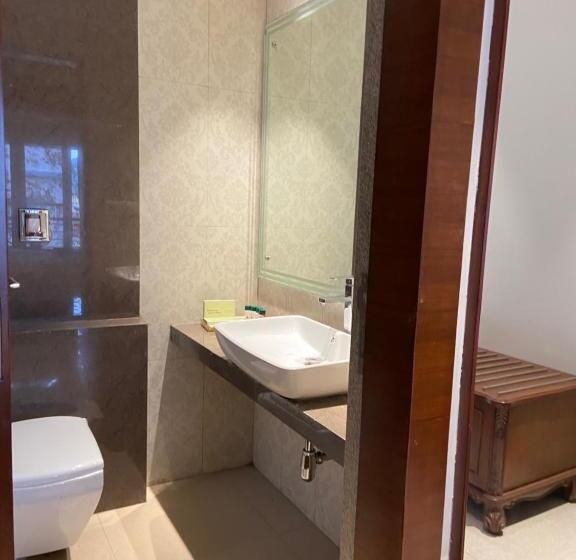 חדר סטנדרט עם מרפסת, Grand Victoria The Fern Resort & Spa, Panchgani