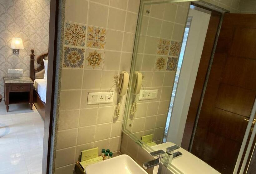 חדר סטנדרט עם מרפסת, Grand Victoria The Fern Resort & Spa, Panchgani