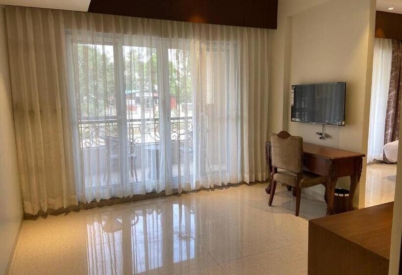 클럽 룸, Grand Victoria The Fern Resort & Spa, Panchgani