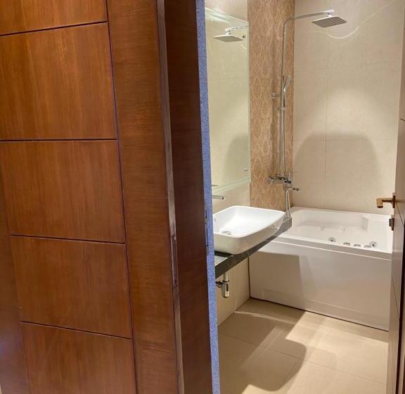 סוויטה עם מרפסת, Grand Victoria The Fern Resort & Spa, Panchgani