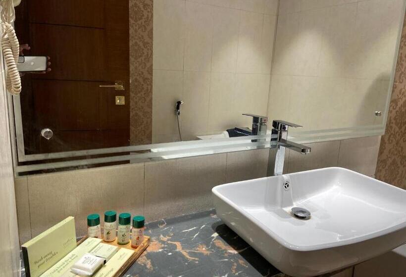 带阳台套房, Grand Victoria The Fern Resort & Spa, Panchgani